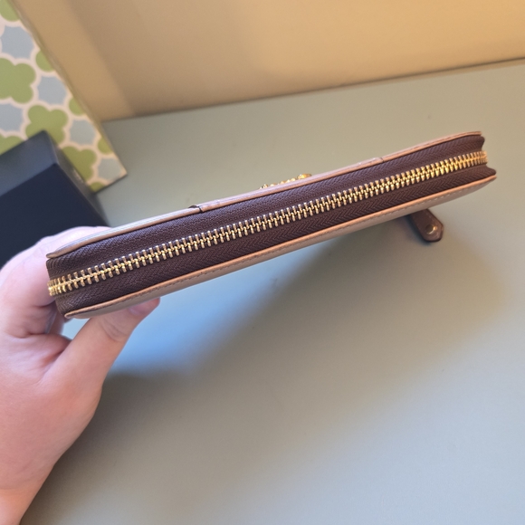 COACH EUC Pearlescent Gold Leather Continental Full Zip Wallet Vintage - Picture 8 of 13